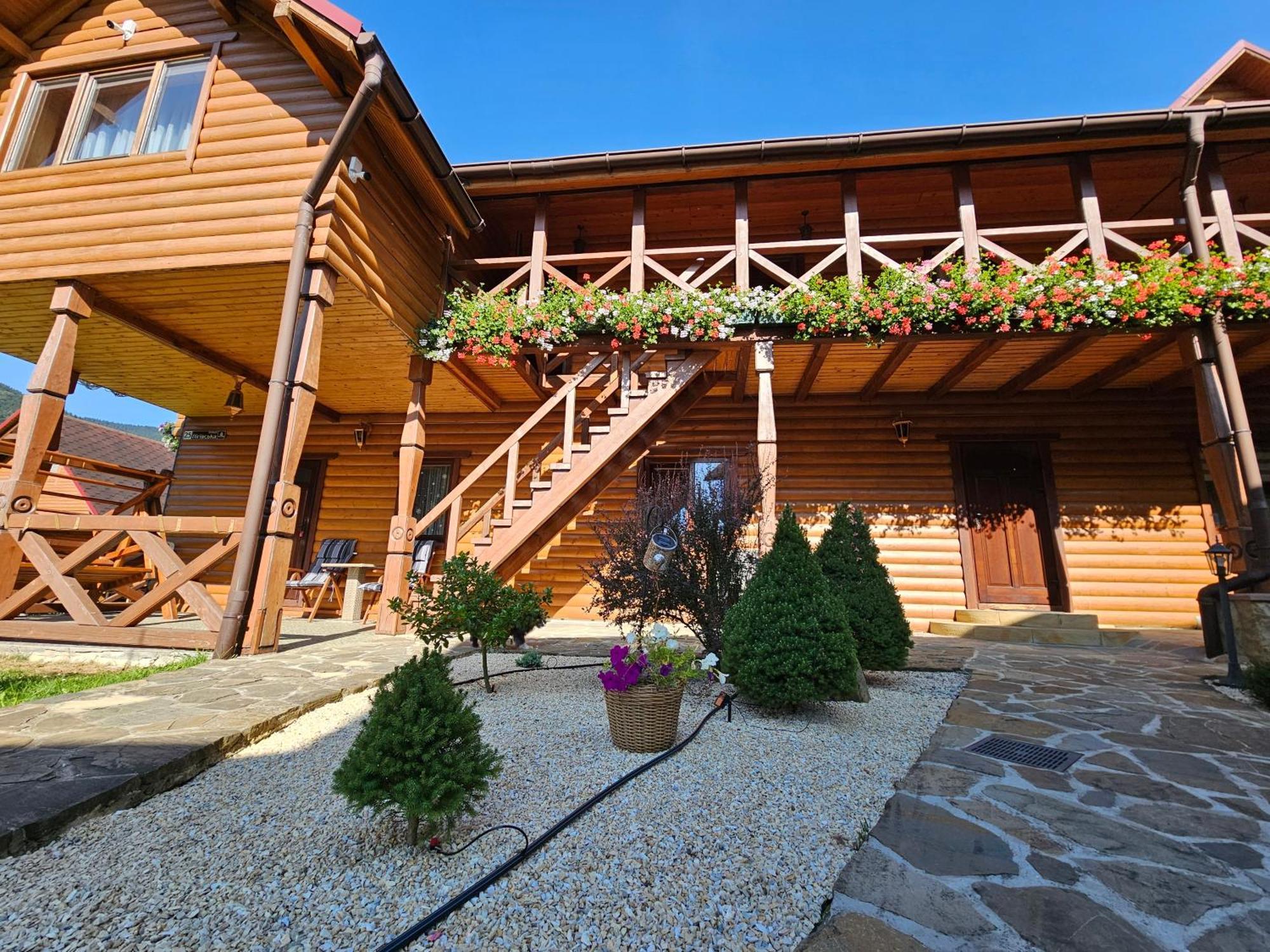 Guesthouse Kolo Druziv 塔塔里夫 外观 照片